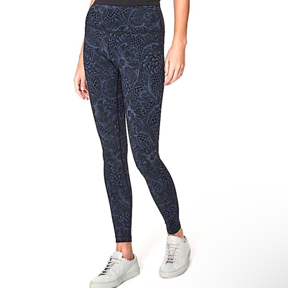 Lululemon Wunder Under Low-Rise Tight in
Nouveau Mach Blue Black Sz 12